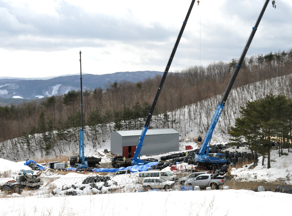 雪山埋め尽くす黒い汚染土 飯舘村の仮置き場ルポ オルタナ