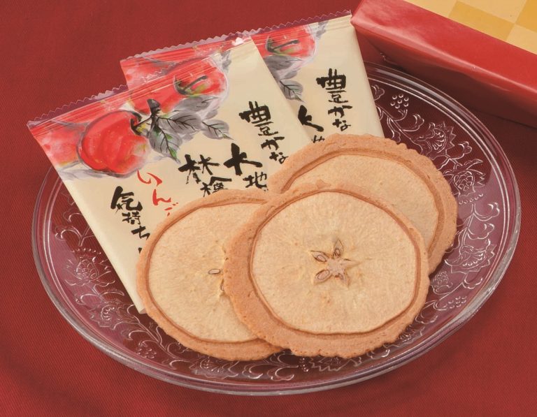 摘果リンゴを使用した「りんご乙女」。生地にもすりおろしリンゴが入る